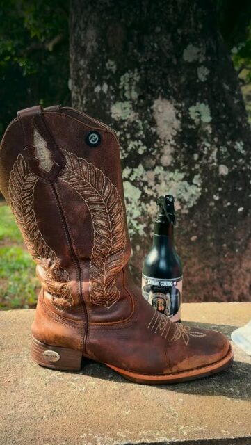 Tem algo satisfatório em ver o couro sendo cuidado do jeito certo?#cerasjr #hidratacouro #cuidadocomocouro