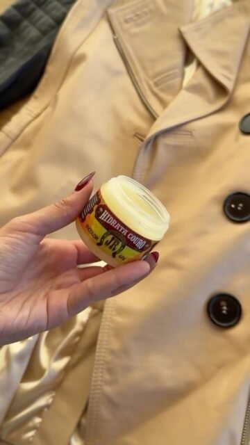Agora você pode comprar sem medo de não dar para hidratar todooo o seu item de couro!
👉 Em peças menores, o rendimento é ainda maior, dá pra usar em várias peças com um pote só!

@cerasjr - cuidado que faz durar!