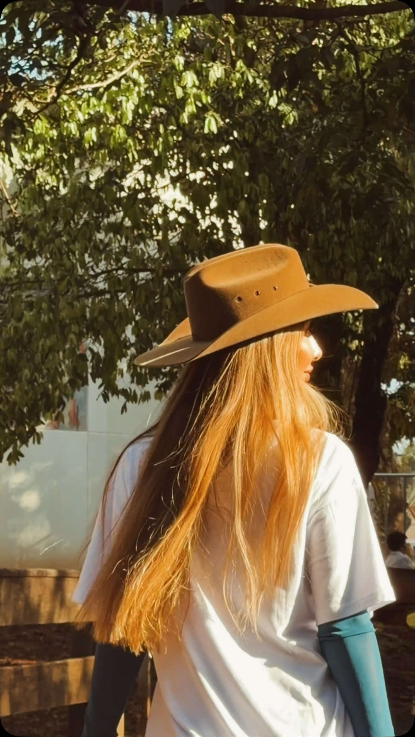 Tem coisa mais country que uma bota de couro bem cuidada combinando com o look certo? 🤠
Juntamos a @faruest, que entende de estilo, com a @cerasjr, que entende de couro, pra mostrar que o visual country completo está nos detalhes✨
E aí, sua bota tá pronta pro próximo rodeio?